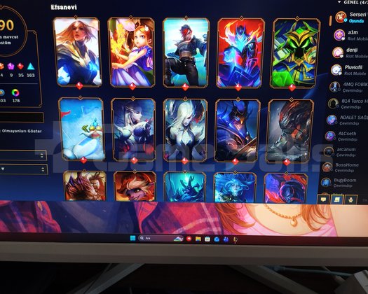 390 Skinli Elmas elo LoL hesabı