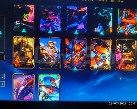 Valorant + LoL hesap İhtiyaçtan satilik