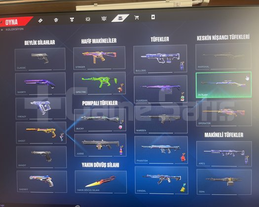 Bol skinli Valorant hesabı2 bıçak skin